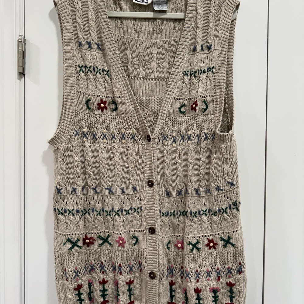 Vintage Capacity Embroidered Beige Knit Sweater Vest